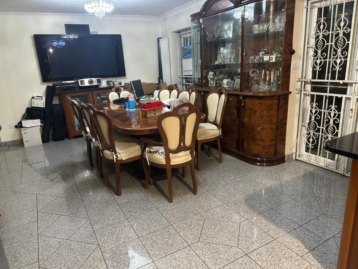 Tran Homestay Лондон Экстерьер фото